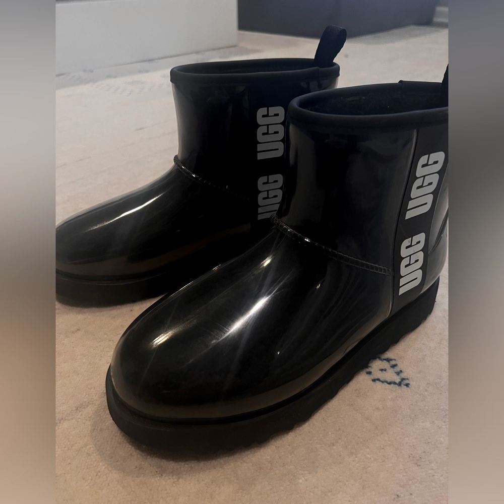 UGG Woman size 7